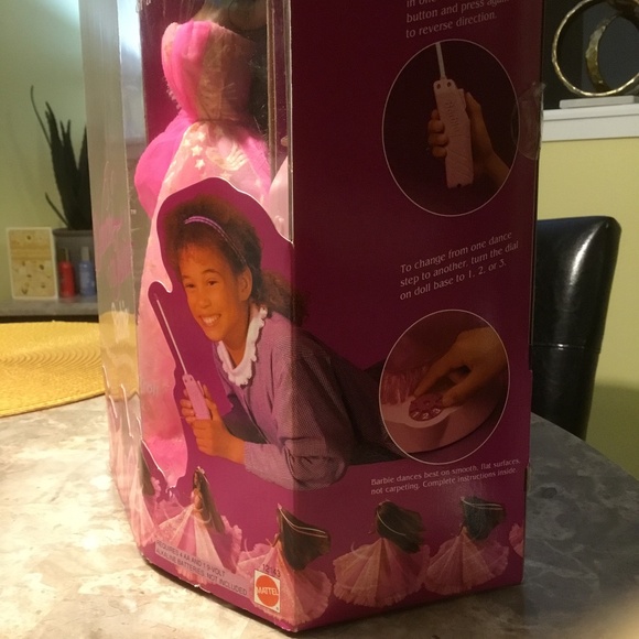 Dance n Twirl Barbie (First Barbie ever to dance by radio control!) - Picture 7 of 16